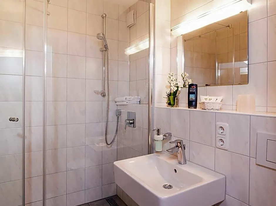 Hotel Garni Regina-1